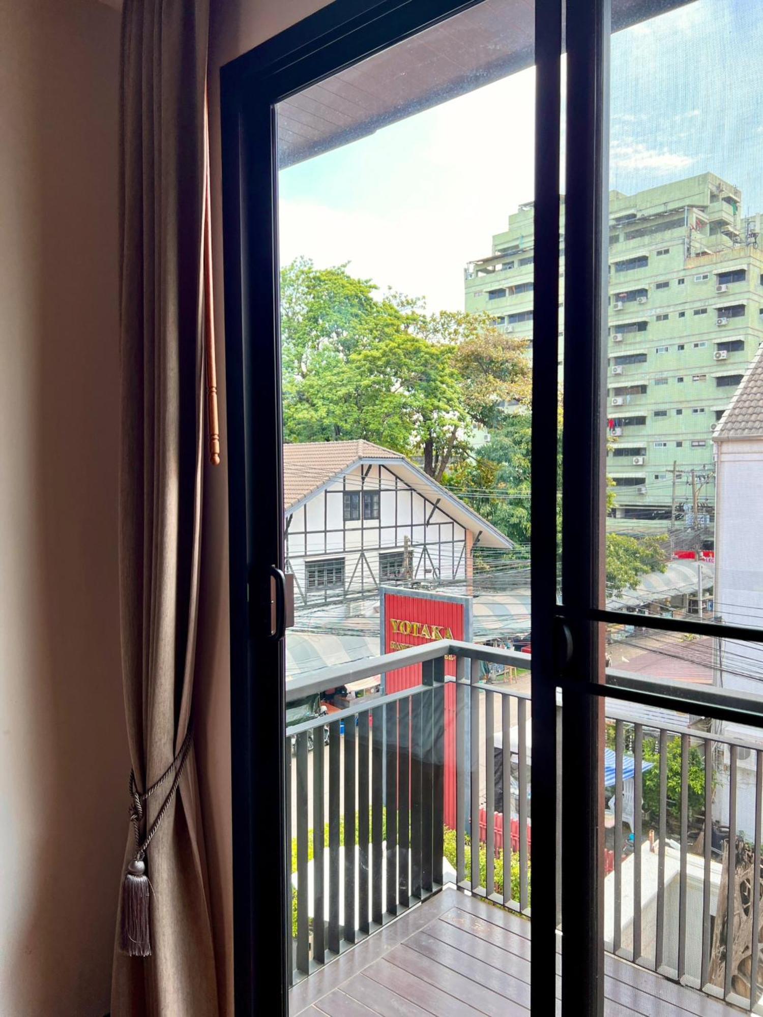 Yotaka Bangkok Hotel Esterno foto